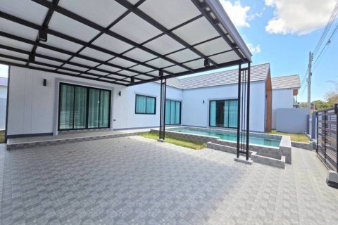 Villa in Pattaya, Thailand 3 bedrooms № 114640 - photo 1