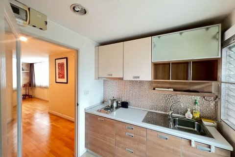 Кондоминиум с 2 спальнями в Кхлонг Сане, Бангкок, Таиланд № 158050 - фото 2