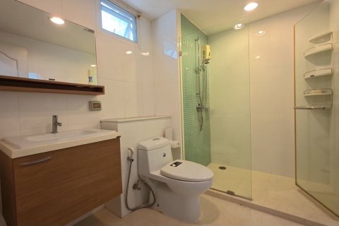 Кондоминиум с 2 спальнями в Кхлонг Сане, Бангкок, Таиланд № 158050 - фото 7