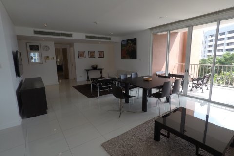 Кондоминиум с 3 спальнями в Бангкоке, Таиланд № 144099 - фото 3