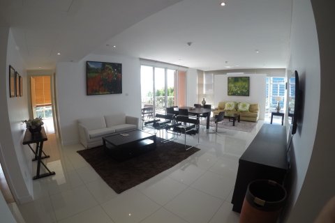 Кондоминиум с 3 спальнями в Бангкоке, Таиланд № 144099 - фото 1