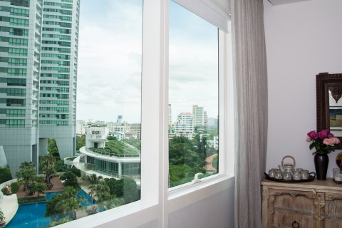Condo in Bangkok, Thailand, 3 bedrooms  № 144103 - photo 13