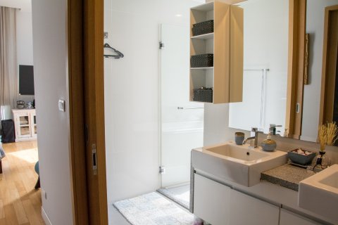 Condo in Bangkok, Thailand, 3 bedrooms  № 144103 - photo 11