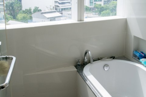 Condo in Bangkok, Thailand, 3 bedrooms  № 144103 - photo 12