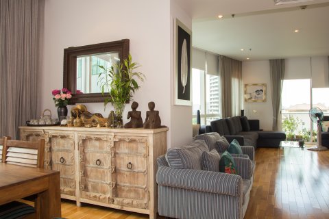 Condo in Bangkok, Thailand, 3 bedrooms  № 144103 - photo 2