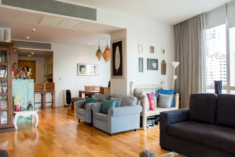 Condo in Bangkok, Thailand, 3 bedrooms  № 144103 - photo 1