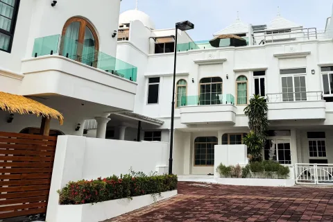 House in Pattaya, Thailand 3 bedrooms № 155636