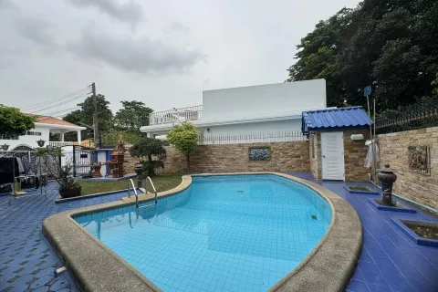 House in Pattaya, Thailand 4 bedrooms № 155633