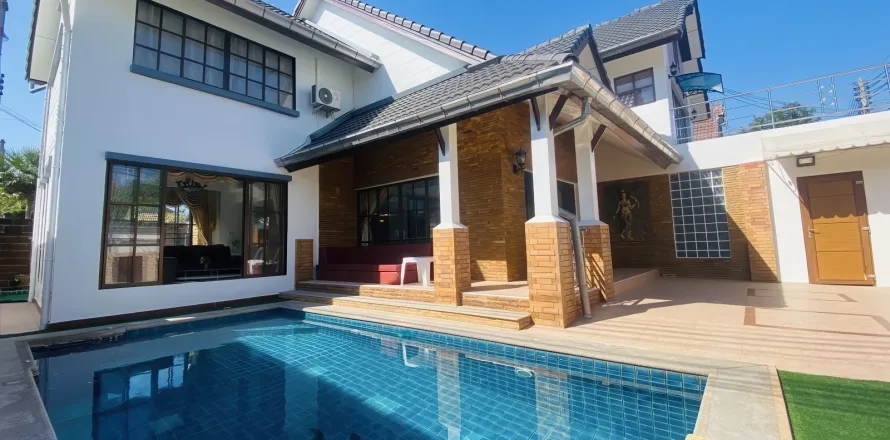 Maison à Pattaya, Thaïlande 5 chambres № 155631