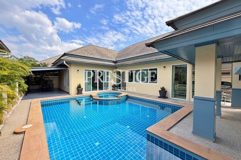 House in Pattaya, Thailand 3 bedrooms № 197728