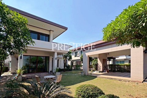House in Bang Phli Yai, Thailand 4 bedrooms № 197727 - photo 2