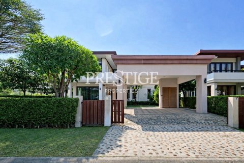 House in Bang Phli Yai, Thailand 4 bedrooms № 197727