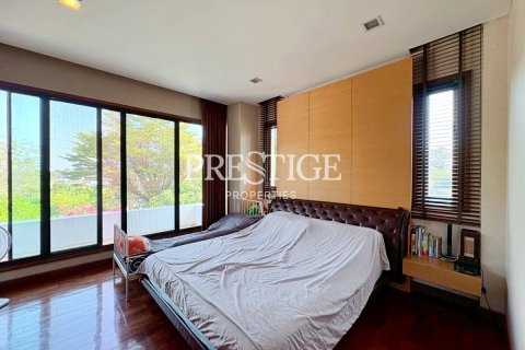 House in Bang Phli Yai, Thailand 4 bedrooms № 197727 - photo 13