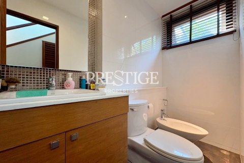 House in Bang Phli Yai, Thailand 4 bedrooms № 197727 - photo 26