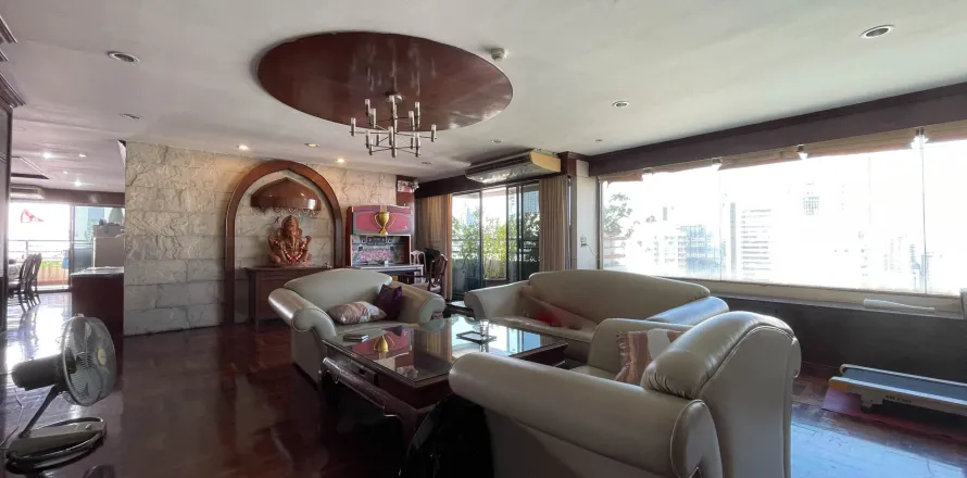 Condo à Watthana, Bangkok, Thaïlande, 3 chambres № 156703