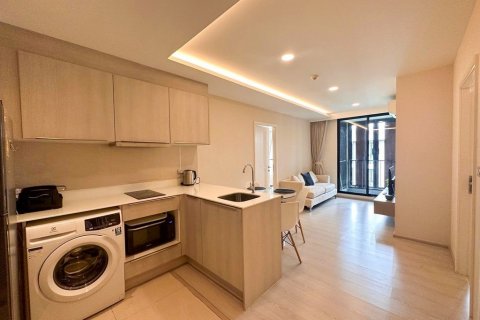 Condo in Khlong Toei, Bangkok, Thailand, 2 bedrooms  № 139611 - photo 1
