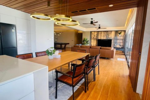 Condo in Watthana, Bangkok, Thailand, 4 bedrooms  № 133627 - photo 4