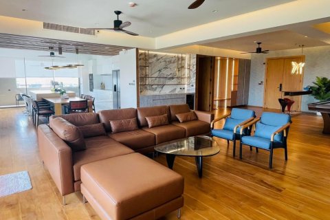 Condo in Watthana, Bangkok, Thailand, 4 bedrooms  № 133627 - photo 1