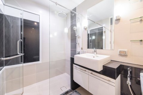 Studio dans le Condo à Huai Khwang, Bangkok, Thaïlande  № 171584 - photo 11