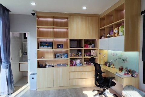 House in Bang Kaeo, Thailand 4 bedrooms № 171582 - photo 10