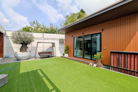 House in Bang Kaeo, Thailand 4 bedrooms № 171582 - photo 2