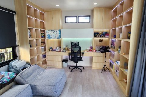 House in Bang Kaeo, Thailand 4 bedrooms № 171582 - photo 3