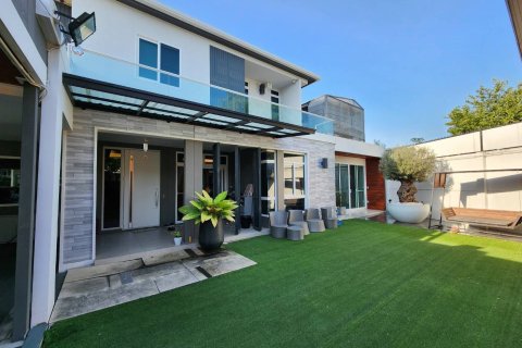 House in Bang Kaeo, Thailand 4 bedrooms № 171582