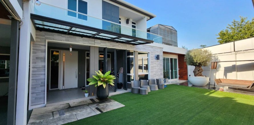 House in Bang Kaeo, Thailand 4 bedrooms № 171582