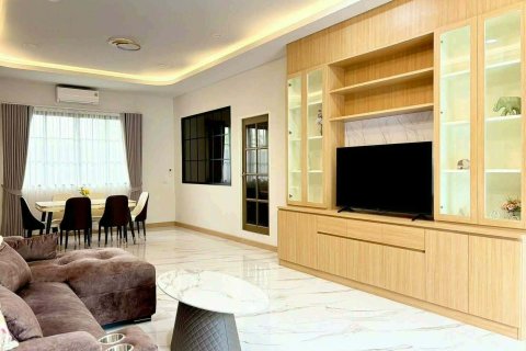 Villa in San Sai, Thailand 4 bedrooms № 171581 - photo 17