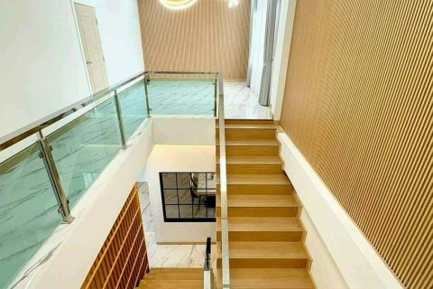 Villa in San Sai, Thailand 4 bedrooms № 171581 - photo 1