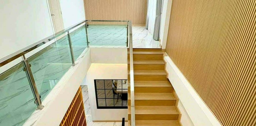 Villa in San Sai, Thailand 4 bedrooms № 171581