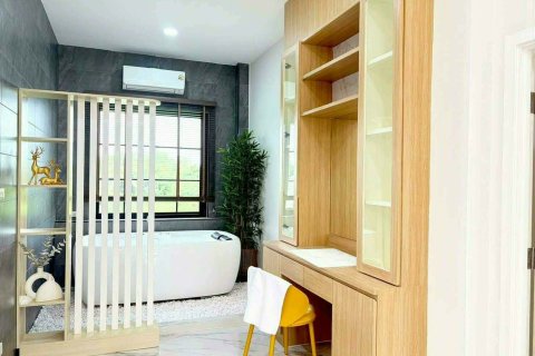 Villa in San Sai, Thailand 4 bedrooms № 171581 - photo 23