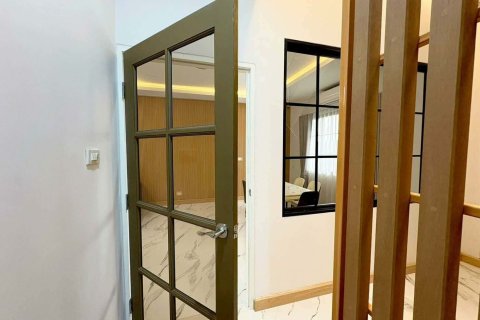 Villa in San Sai, Thailand 4 bedrooms № 171581 - photo 25