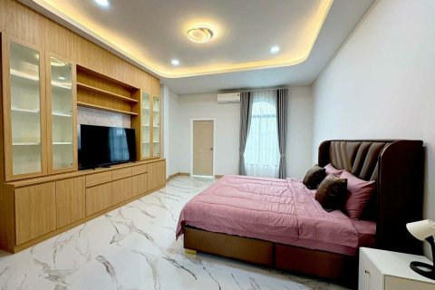 Villa in San Sai, Thailand 4 bedrooms № 171581 - photo 19