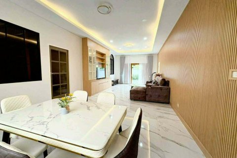 Villa in San Sai, Thailand 4 bedrooms № 171581 - photo 13