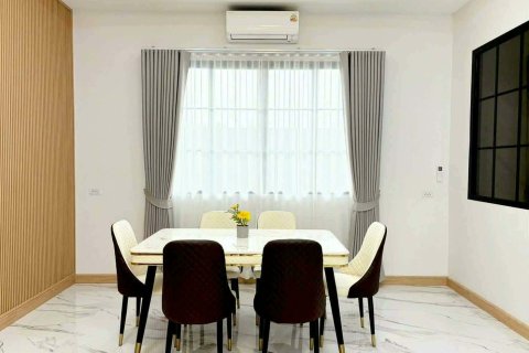 Villa in San Sai, Thailand 4 bedrooms № 171581 - photo 18