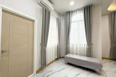 Villa in San Sai, Thailand 4 bedrooms № 171581 - photo 15