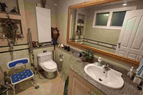 House in Pak Kret, Thailand 3 bedrooms № 171579 - photo 12