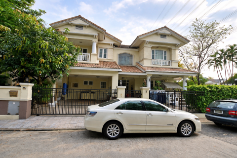 House in Pak Kret, Thailand 3 bedrooms № 171579 - photo 1