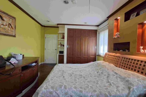 House in Pak Kret, Thailand 3 bedrooms № 171579 - photo 17