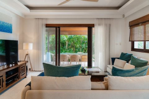 Villa in Ko Samui, Thailand 4 bedrooms № 171583 - photo 25