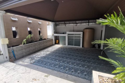 Villa in Pattaya, Thailand 7 bedrooms № 162139 - photo 21