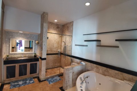 Villa in Pattaya, Thailand 7 bedrooms № 162139 - photo 7