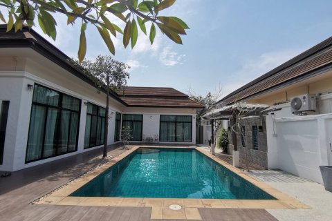Villa in Pattaya, Thailand 7 bedrooms № 162139
