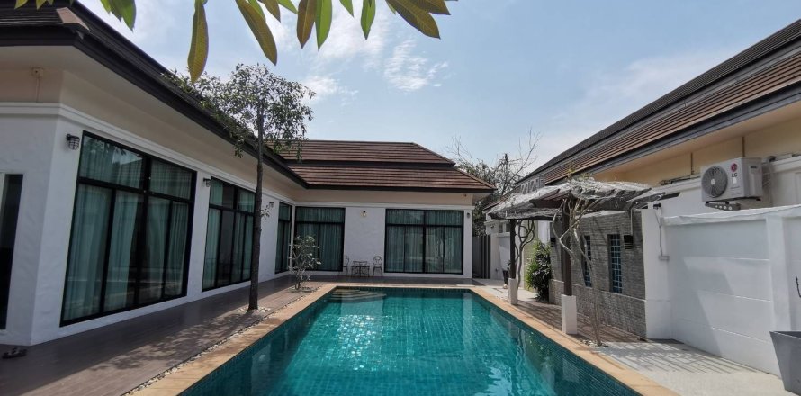 Villa in Pattaya, Thailand 7 bedrooms № 162139