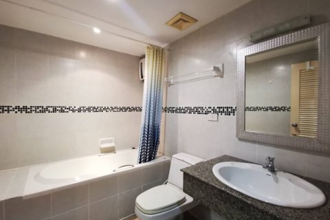 Condo à Watthana, Bangkok, Thaïlande, 3 chambres № 200554 - photo 2