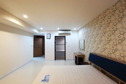 Condo à Watthana, Bangkok, Thaïlande, 3 chambres № 200554 - photo 4