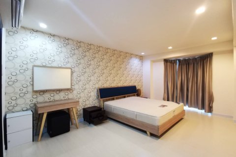 Condo à Watthana, Bangkok, Thaïlande, 3 chambres № 200554 - photo 3