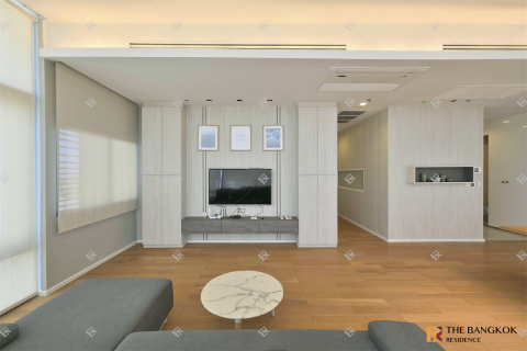 Condo in Bangkok, Thailand, 3 bedrooms № 190193 - photo 12