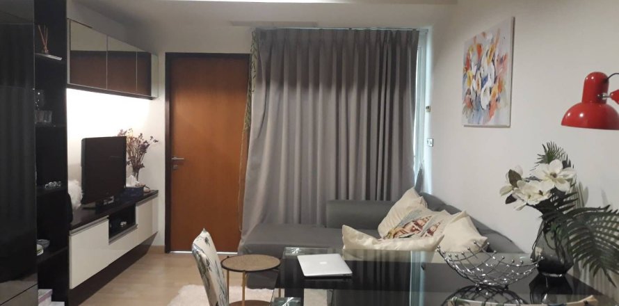 Studio in the Condo in Watthana, Bangkok, Thailand  № 172124